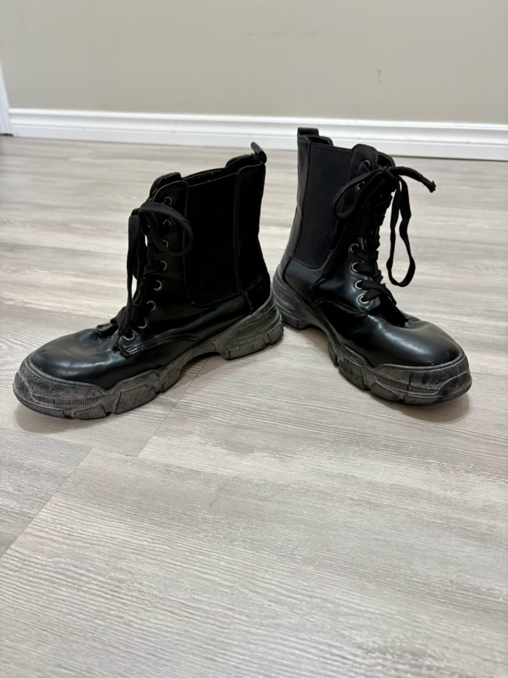 Vegan Leather Chelsea Combat Boots Chunky Lug Sole Black Women’s Size 5 - Picture 2 of 10